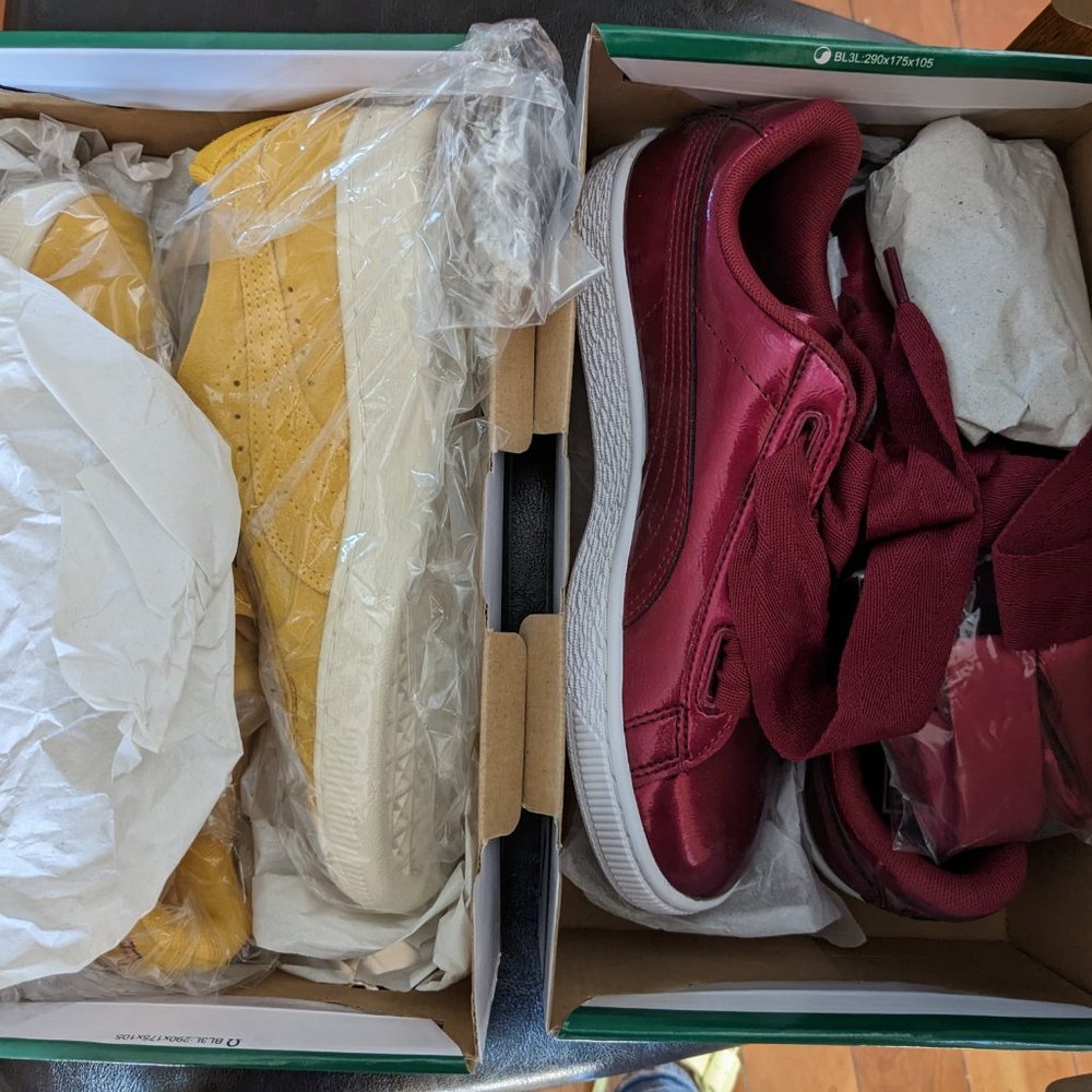 2pcs Puma sneakers